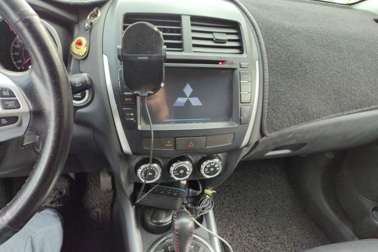 Used Mitsubishi ASX 2013 2.0L CVT Four-Wheel Drive Premium Edition Audio And AC Panel