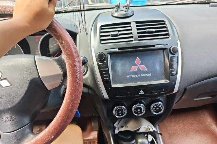 Used Mitsubishi ASX 2013 2.0L CVT Two-Wheel Drive Elite Edition Audio And AC Panel
