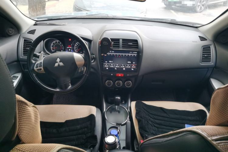 Used Mitsubishi ASX 2013 2.0L CVT Two-Wheel Drive Luxury Edition Center Console