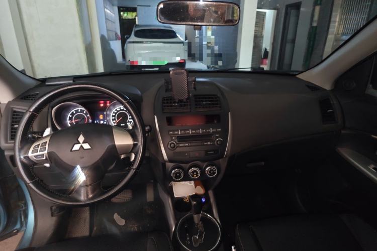 Used Mitsubishi ASX 2013 2.0L CVT Two-Wheel Drive Luxury Edition Center Console