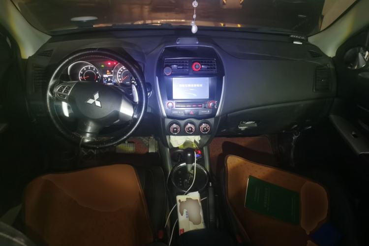 Used Mitsubishi ASX 2013 2.0L CVT Two-Wheel Drive Luxury Edition Center Console