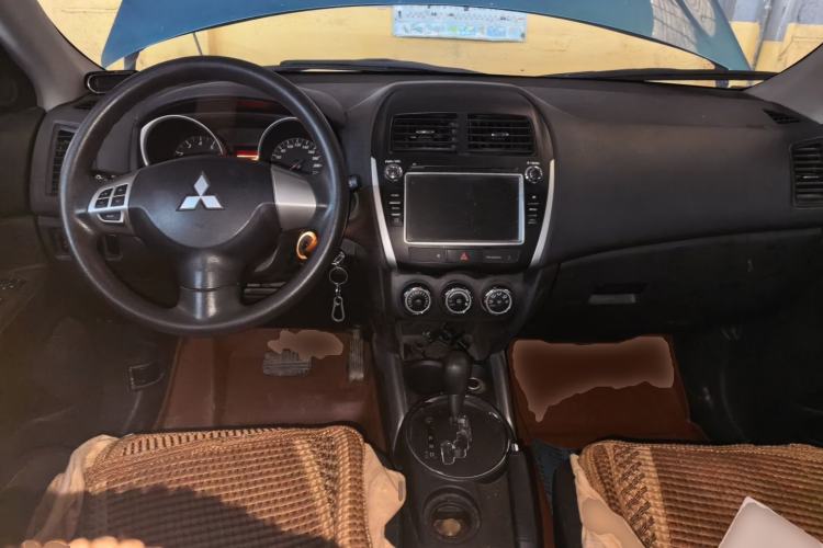 Used Mitsubishi ASX 2013 2.0L CVT Two-Wheel Drive Elite Edition Center Console