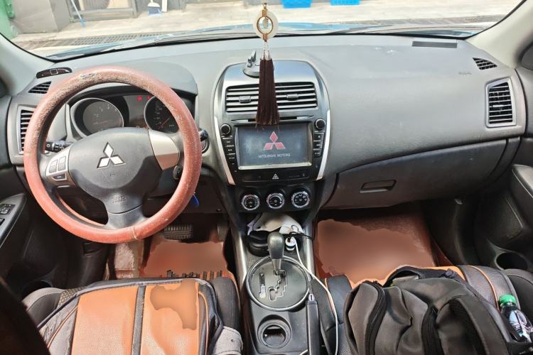 Used Mitsubishi ASX 2013 2.0L CVT Two-Wheel Drive Elite Edition Center Console