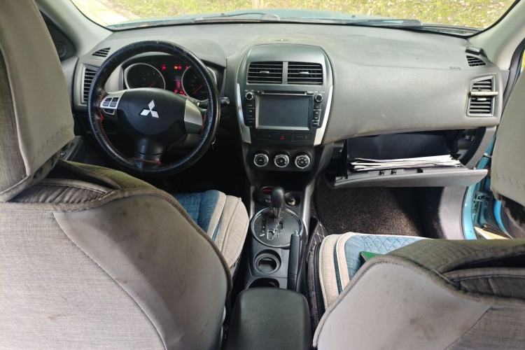 Used Mitsubishi ASX 2013 2.0L CVT Two-Wheel Drive Elite Edition Center Console