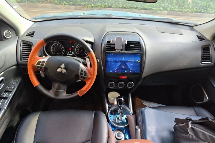 Used Mitsubishi ASX 2013 2.0L CVT Four-Wheel Drive Premium Edition Center Console