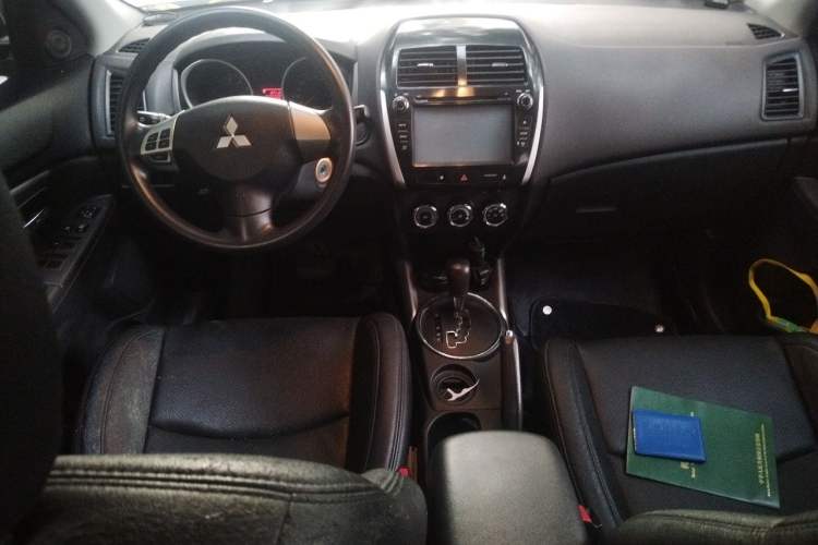 Used Mitsubishi ASX 2013 2.0L CVT Two-Wheel Drive Elite Edition Center Console
