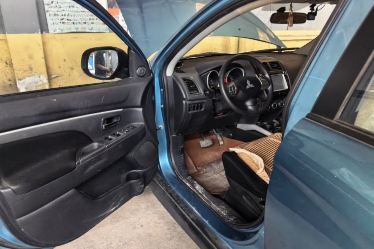 Used Mitsubishi ASX 2013 2.0L CVT Two-Wheel Drive Elite Edition Driver Seat