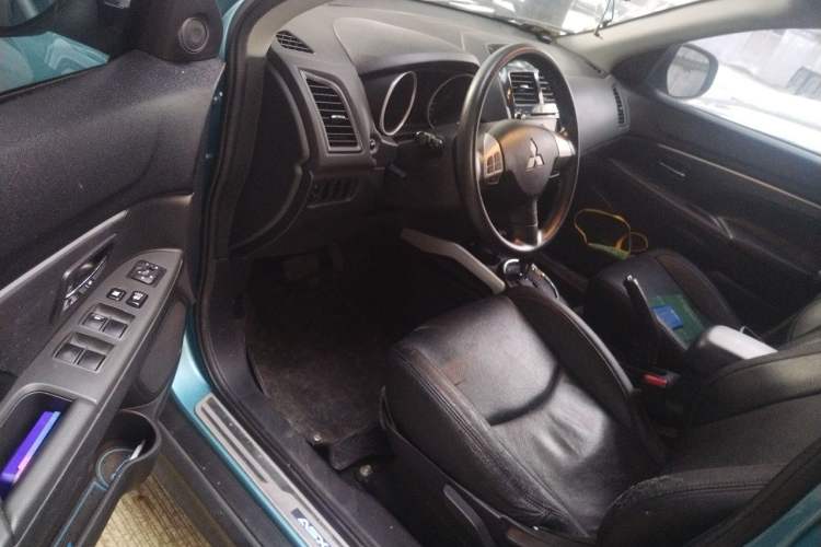 Used Mitsubishi ASX 2013 2.0L CVT Two-Wheel Drive Elite Edition Driver Seat