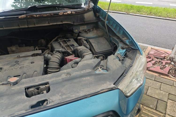 Used Mitsubishi ASX 2013 2.0L CVT Two-Wheel Drive Elite Edition Engine Bay Left
