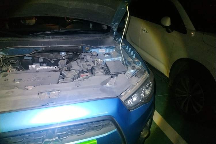 Used Mitsubishi ASX 2013 2.0L CVT Two-Wheel Drive Elite Edition Engine Bay Left