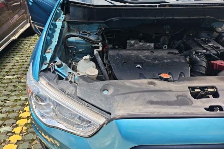 Used Mitsubishi ASX 2013 2.0L CVT Two-Wheel Drive Elite Edition Engine Bay Right