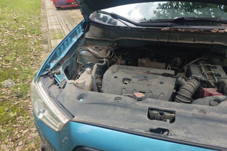 Used Mitsubishi ASX 2013 2.0L CVT Two-Wheel Drive Elite Edition Engine Bay Right