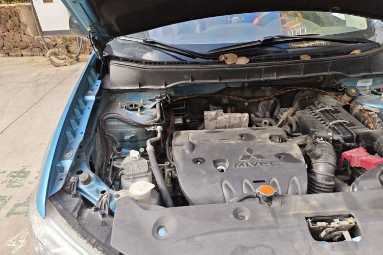 Used Mitsubishi ASX 2013 2.0L CVT Four-Wheel Drive Premium Edition Engine Bay Right