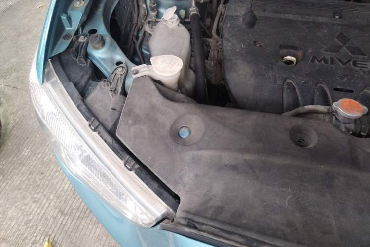 Used Mitsubishi ASX 2013 2.0L CVT Two-Wheel Drive Elite Edition Engine Bay Right