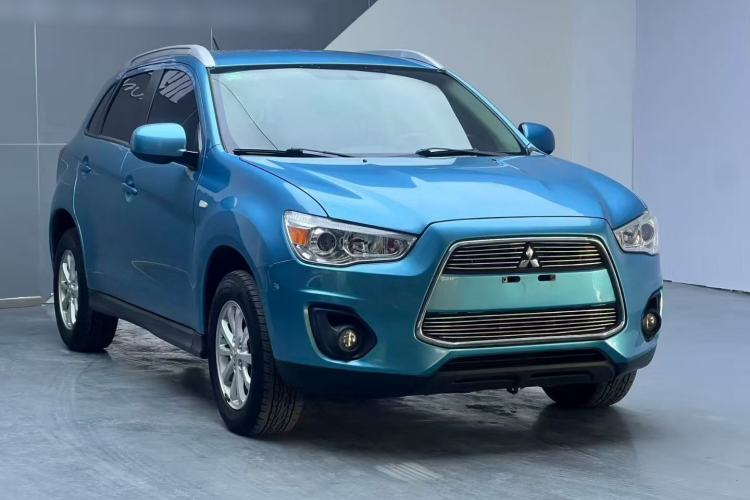 Used Mitsubishi ASX 2013 2.0L CVT Two-Wheel Drive Elite Edition Exterior 2