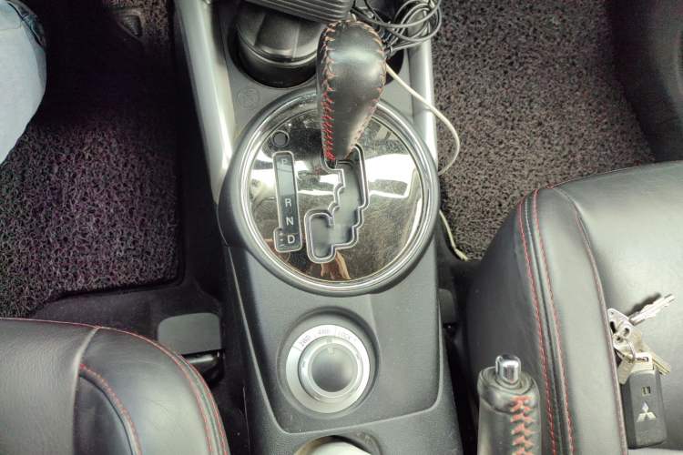 Used Mitsubishi ASX 2013 2.0L CVT Four-Wheel Drive Premium Edition Gear Lever