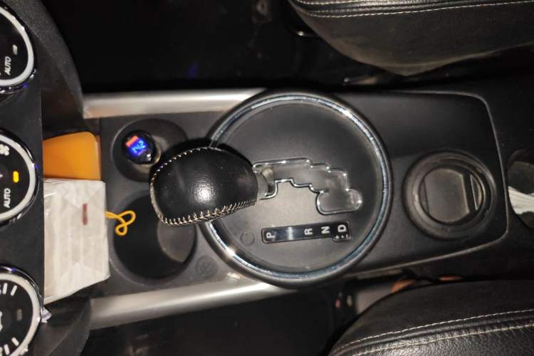 Used Mitsubishi ASX 2013 2.0L CVT Two-Wheel Drive Luxury Edition Gear Lever