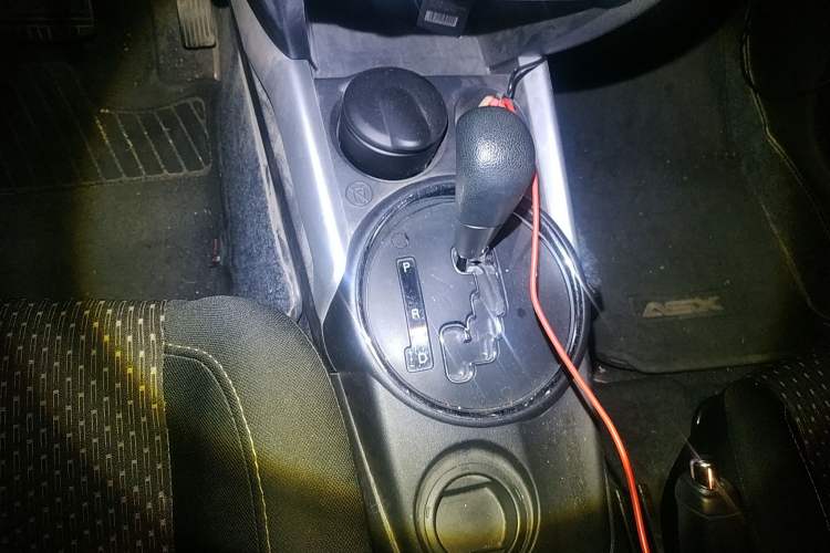 Used Mitsubishi ASX 2013 2.0L CVT Two-Wheel Drive Elite Edition Gear Lever