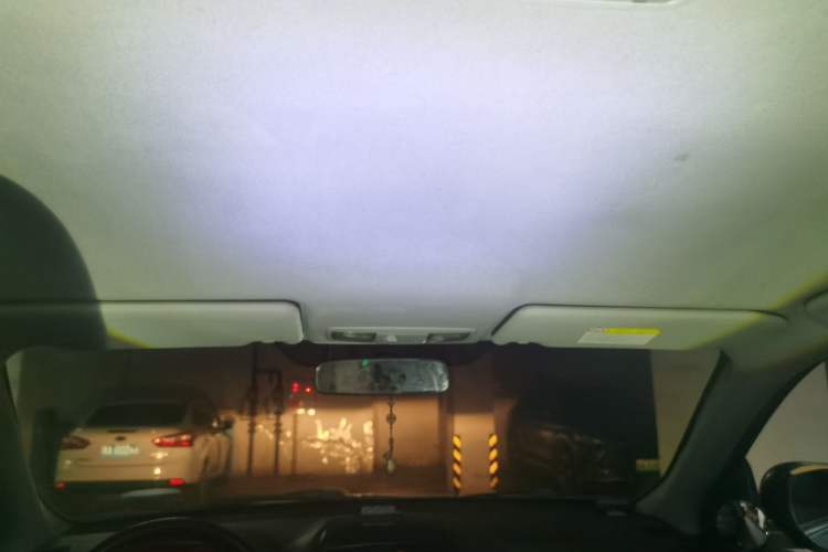 Used Mitsubishi ASX 2013 2.0L CVT Two-Wheel Drive Luxury Edition Headliner