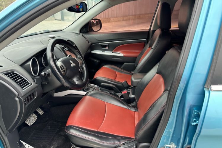 Used Mitsubishi ASX 2013 2.0L CVT Two-Wheel Drive Elite Edition Interior 2
