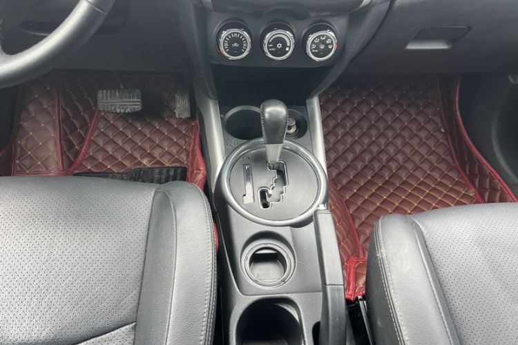 Used Mitsubishi ASX 2013 2.0L CVT Two-Wheel Drive Luxury Edition Interior 2