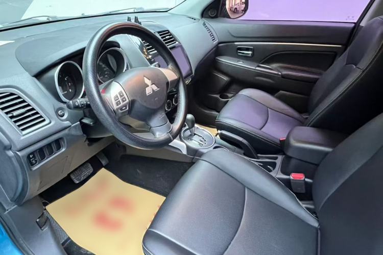 Used Mitsubishi ASX 2013 2.0L CVT Two-Wheel Drive Elite Edition Interior 2