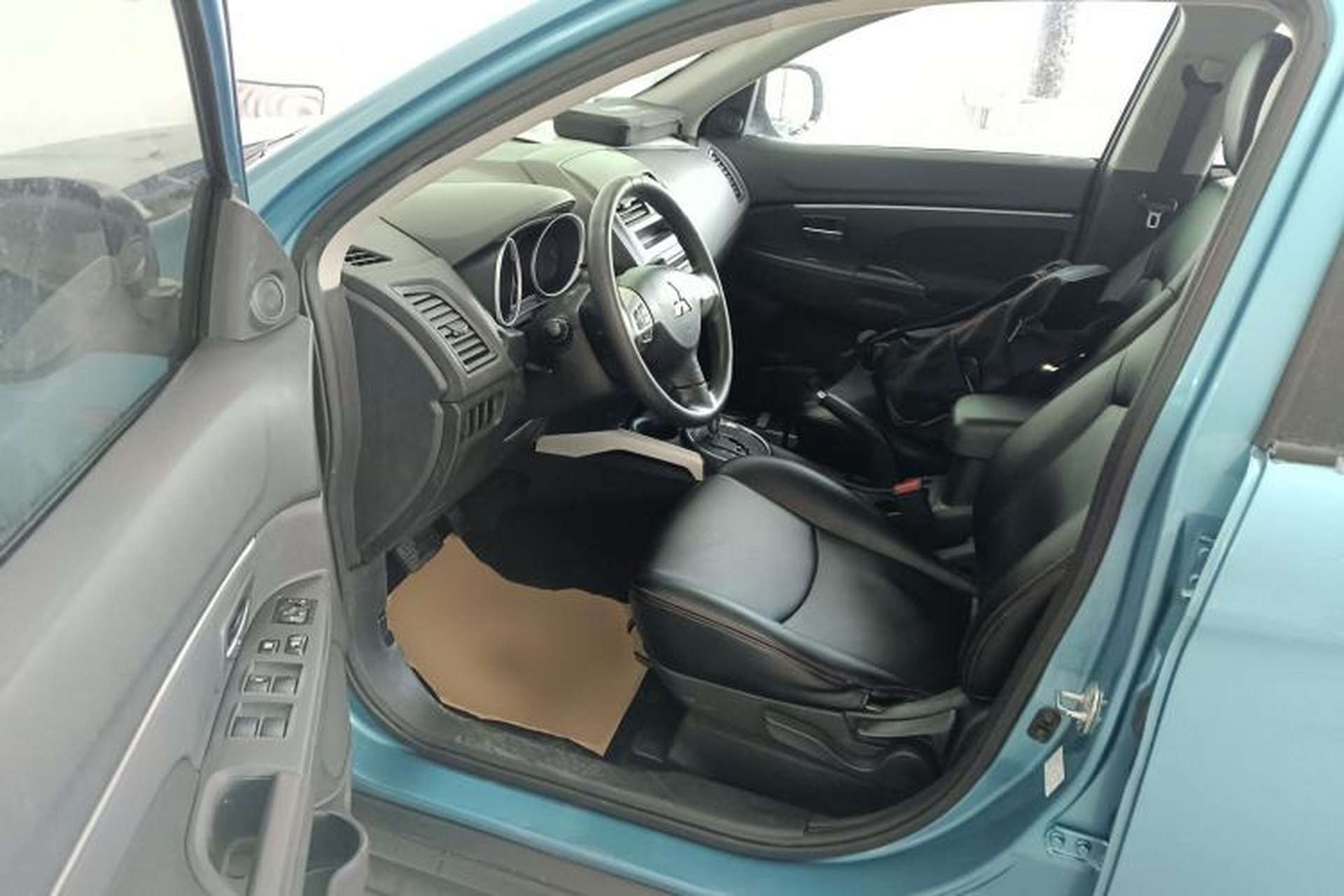 Used Mitsubishi ASX 2013 2.0L CVT Two-Wheel Drive Elite Edition Interior 3