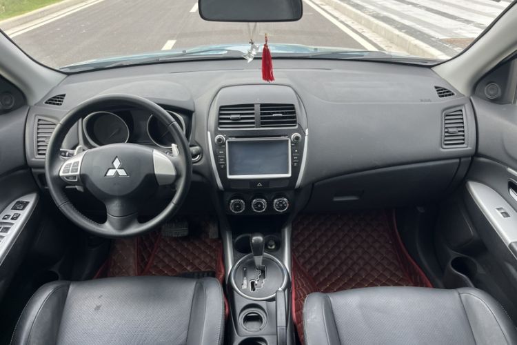 Used Mitsubishi ASX 2013 2.0L CVT Two-Wheel Drive Luxury Edition Interior 4