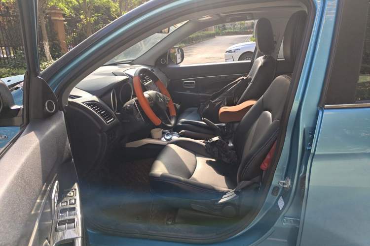 Used Mitsubishi ASX 2013 2.0L CVT Four-Wheel Drive Premium Edition Left Front Seat