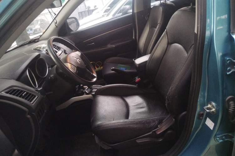 Used Mitsubishi ASX 2013 2.0L CVT Two-Wheel Drive Elite Edition Left Front Seat