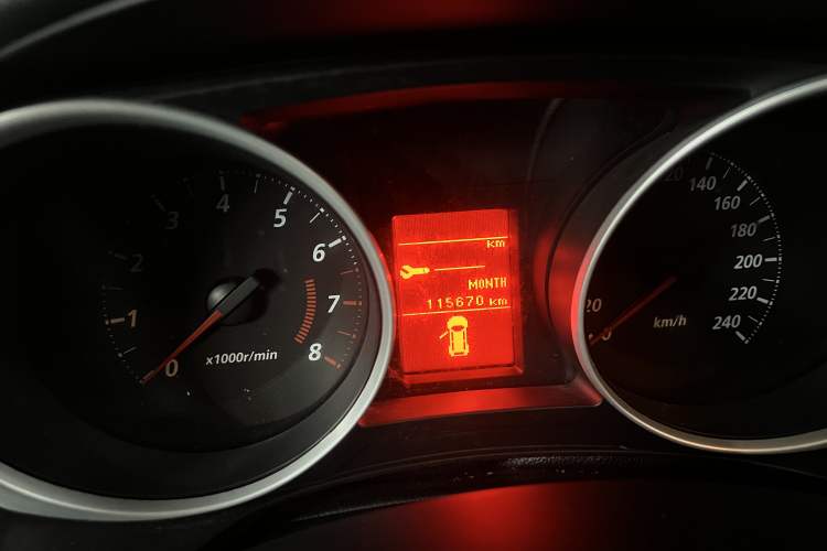 Used Mitsubishi ASX 2013 2.0L CVT Two-Wheel Drive Elite Edition Odometer Close Up