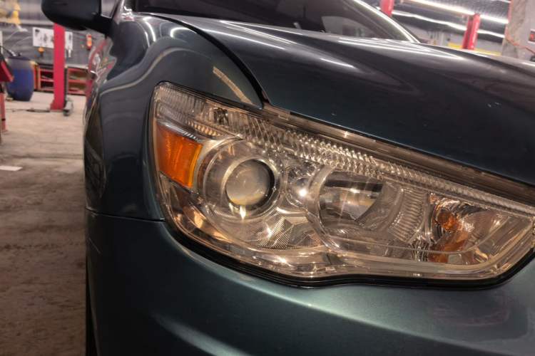 Used Mitsubishi ASX 2013 2.0L CVT Two-Wheel Drive Elite Edition Right Front Headlight