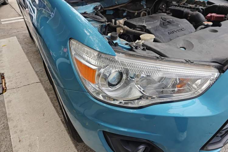 Used Mitsubishi ASX 2013 1.6L Manual Two-Wheel Drive Standard Edition Right Front Headlight