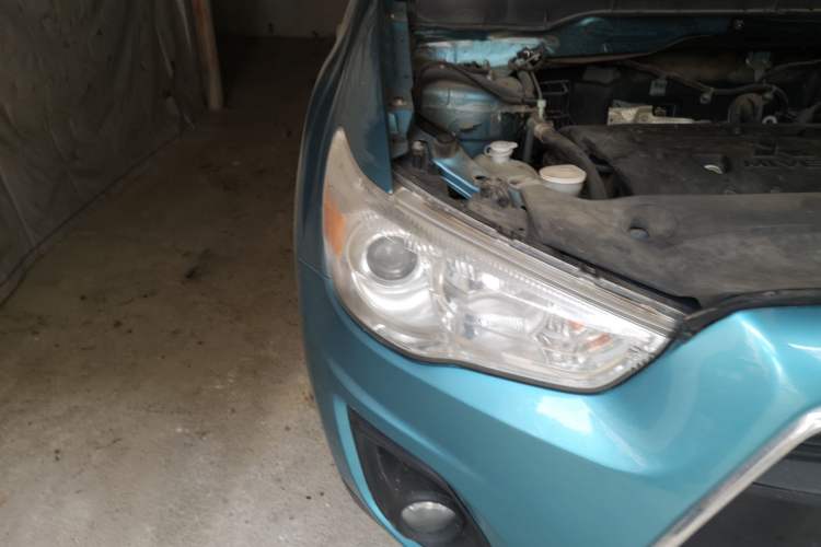 Used Mitsubishi ASX 2013 2.0L Manual Two-Wheel Drive Comfort Edition Right Front Headlight