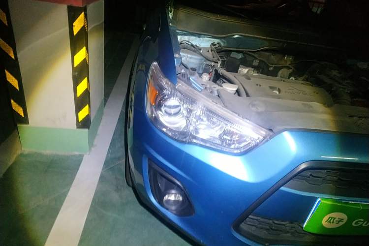 Used Mitsubishi ASX 2013 2.0L CVT Two-Wheel Drive Elite Edition Right Front Headlight