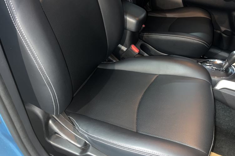 Used Mitsubishi ASX 2013 2.0L CVT Two-Wheel Drive Elite Edition Right Front Seat