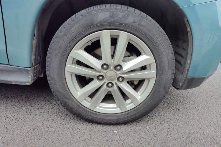 Used Mitsubishi ASX 2013 2.0L CVT Four-Wheel Drive Premium Edition Right Front Wheel Hub