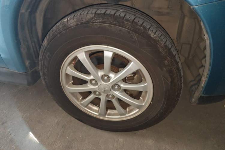 Used Mitsubishi ASX 2013 2.0L CVT Two-Wheel Drive Luxury Edition Right Front Wheel Hub