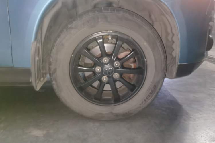 Used Mitsubishi ASX 2013 2.0L CVT Two-Wheel Drive Luxury Edition Right Front Wheel Hub