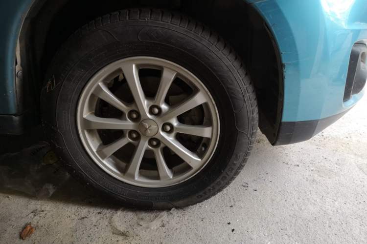 Used Mitsubishi ASX 2013 2.0L Manual Two-Wheel Drive Comfort Edition Right Front Wheel Hub