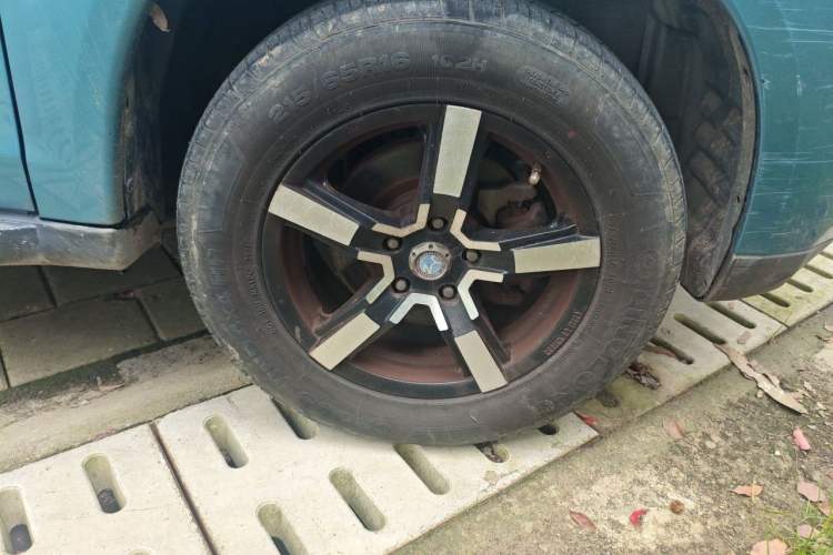 Used Mitsubishi ASX 2013 2.0L CVT Two-Wheel Drive Elite Edition Right Front Wheel Hub