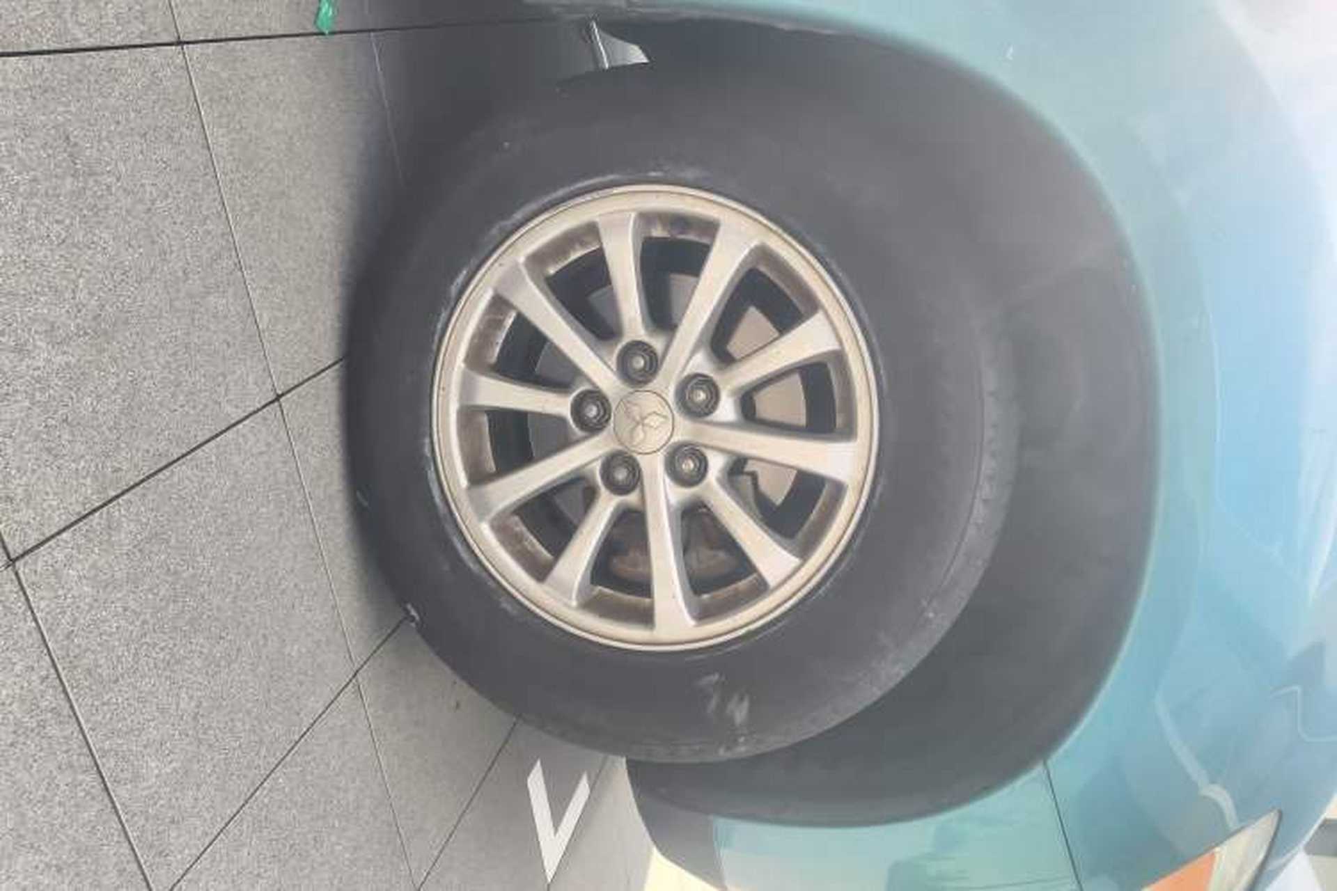 Used Mitsubishi ASX 2013 2.0L CVT Two-Wheel Drive Luxury Edition Right Front Wheel Hub