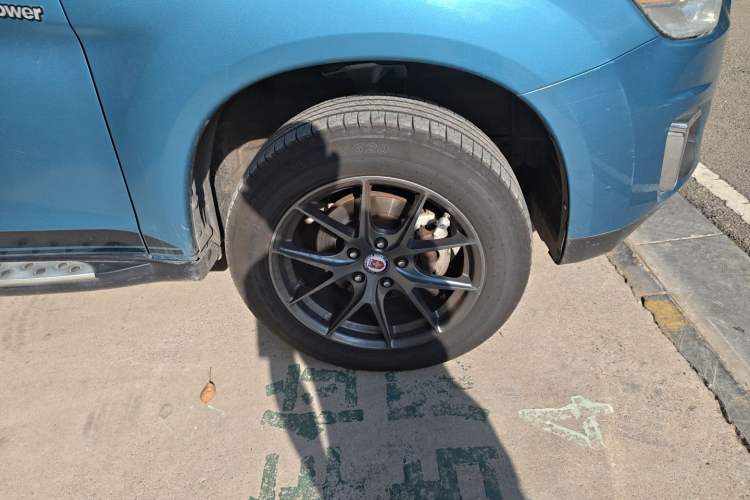 Used Mitsubishi ASX 2013 2.0L CVT Four-Wheel Drive Premium Edition Right Front Wheel Hub