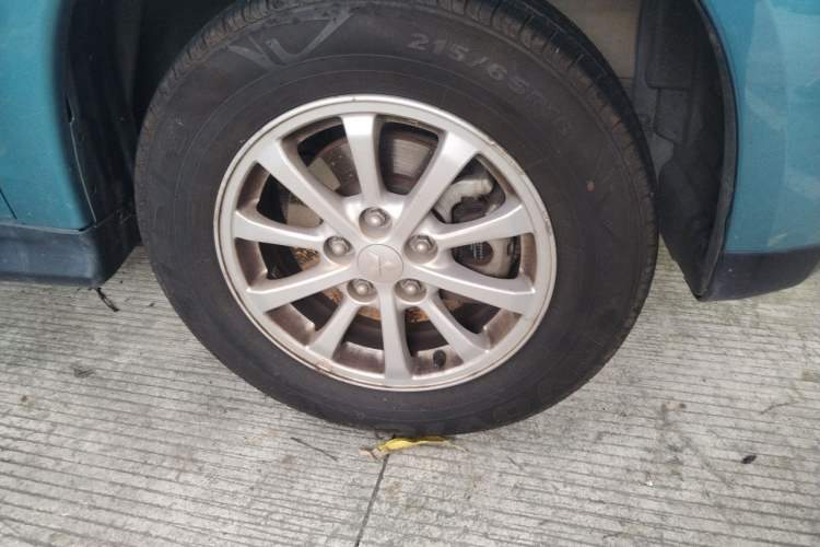 Used Mitsubishi ASX 2013 2.0L CVT Two-Wheel Drive Elite Edition Right Front Wheel Hub