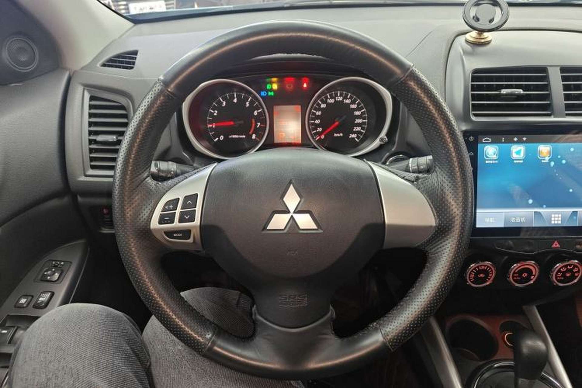 Used Mitsubishi ASX 2013 2.0L CVT Two-Wheel Drive Elite Edition Steering Wheel