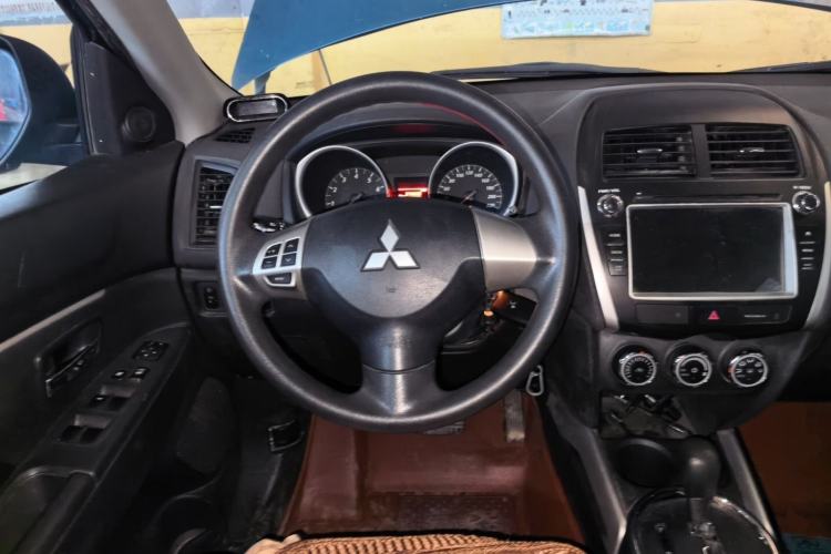 Used Mitsubishi ASX 2013 2.0L CVT Two-Wheel Drive Elite Edition Steering Wheel