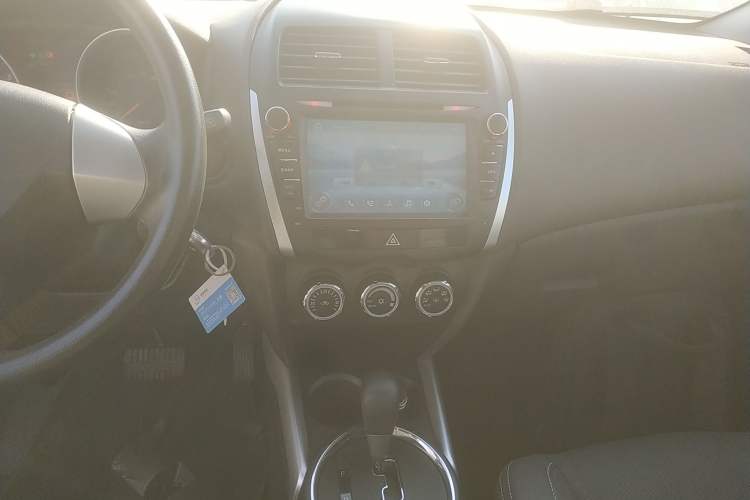 Used Mitsubishi ASX 2013 2.0L CVT Two-Wheel Drive Elite Edition Audio And AC Panel