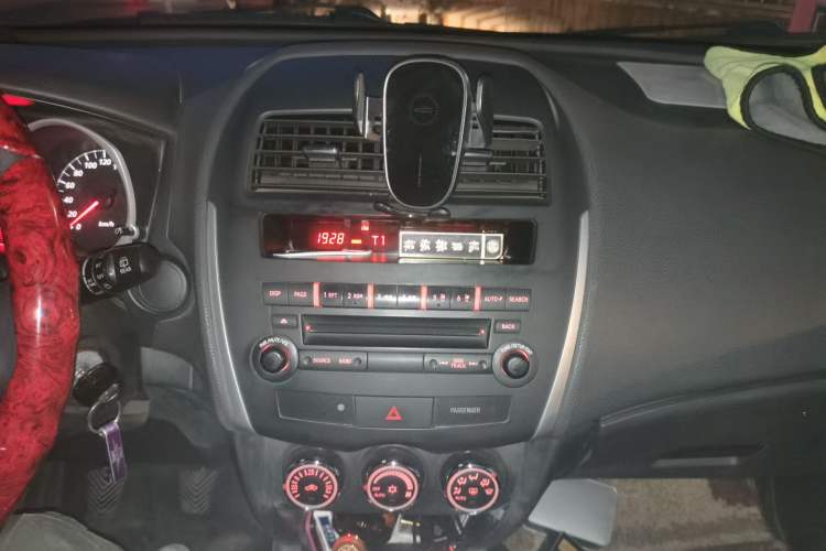 Used Mitsubishi ASX 2013 2.0L Manual Two-Wheel Drive Comfort Edition Audio And AC Panel
