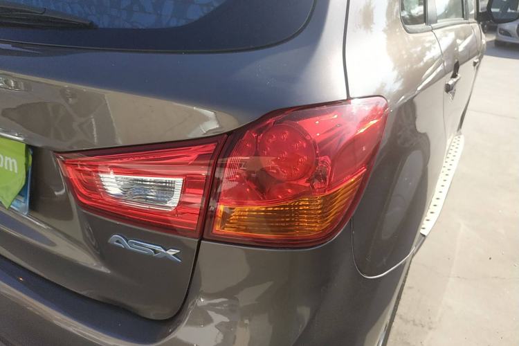 Used Mitsubishi ASX 2013 2.0L CVT Two-Wheel Drive Elite Edition Exterior 5