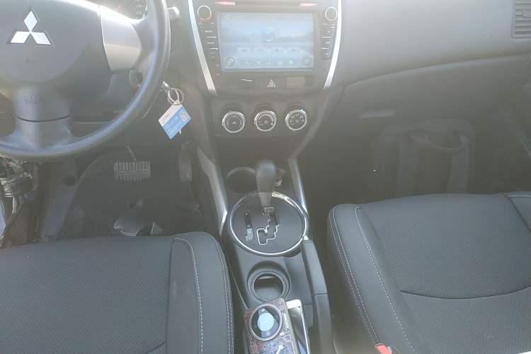 Used Mitsubishi ASX 2013 2.0L CVT Two-Wheel Drive Elite Edition Gear Lever
